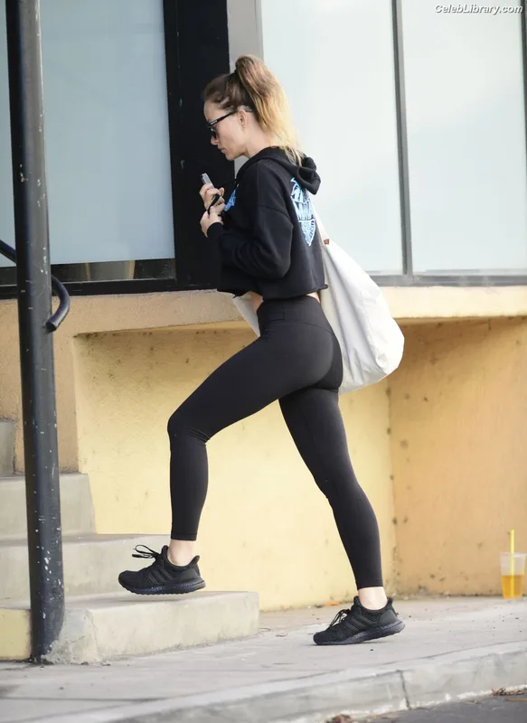 Olivia Wilde photo 14 of 1242