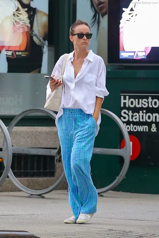 Olivia Wilde photo 9 of 1242