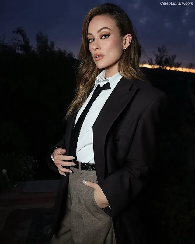 Olivia Wilde photo 1 of 1242