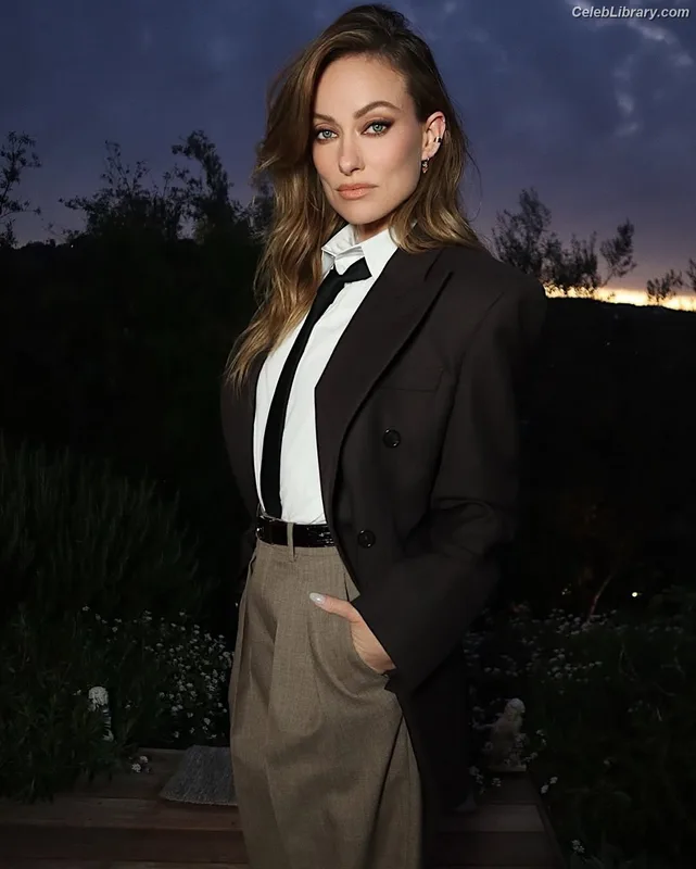 Olivia Wilde photo 3 of 1242