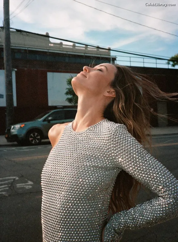 Olivia Wilde photo 4 of 1242