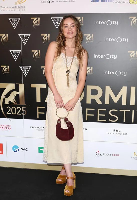 Olivia Wilde photo 8 of 1242