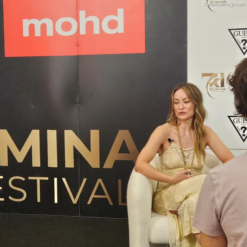 Olivia Wilde photo 9 of 1242