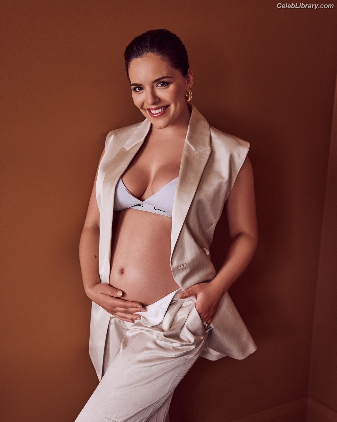 Olympia Valance photo 9 of 138