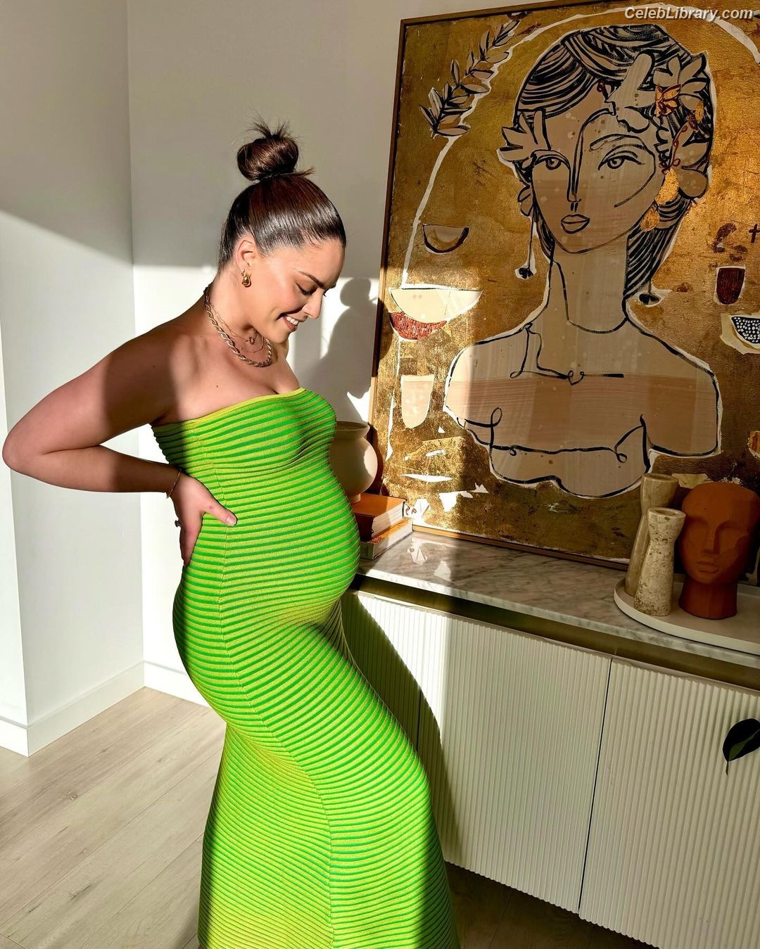 Olympia Valance photo 11 of 138