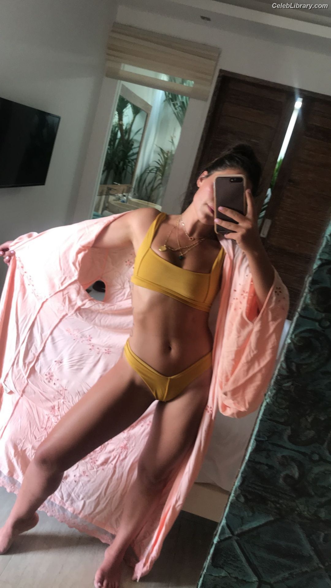 Olympia Valance photo 13 of 138