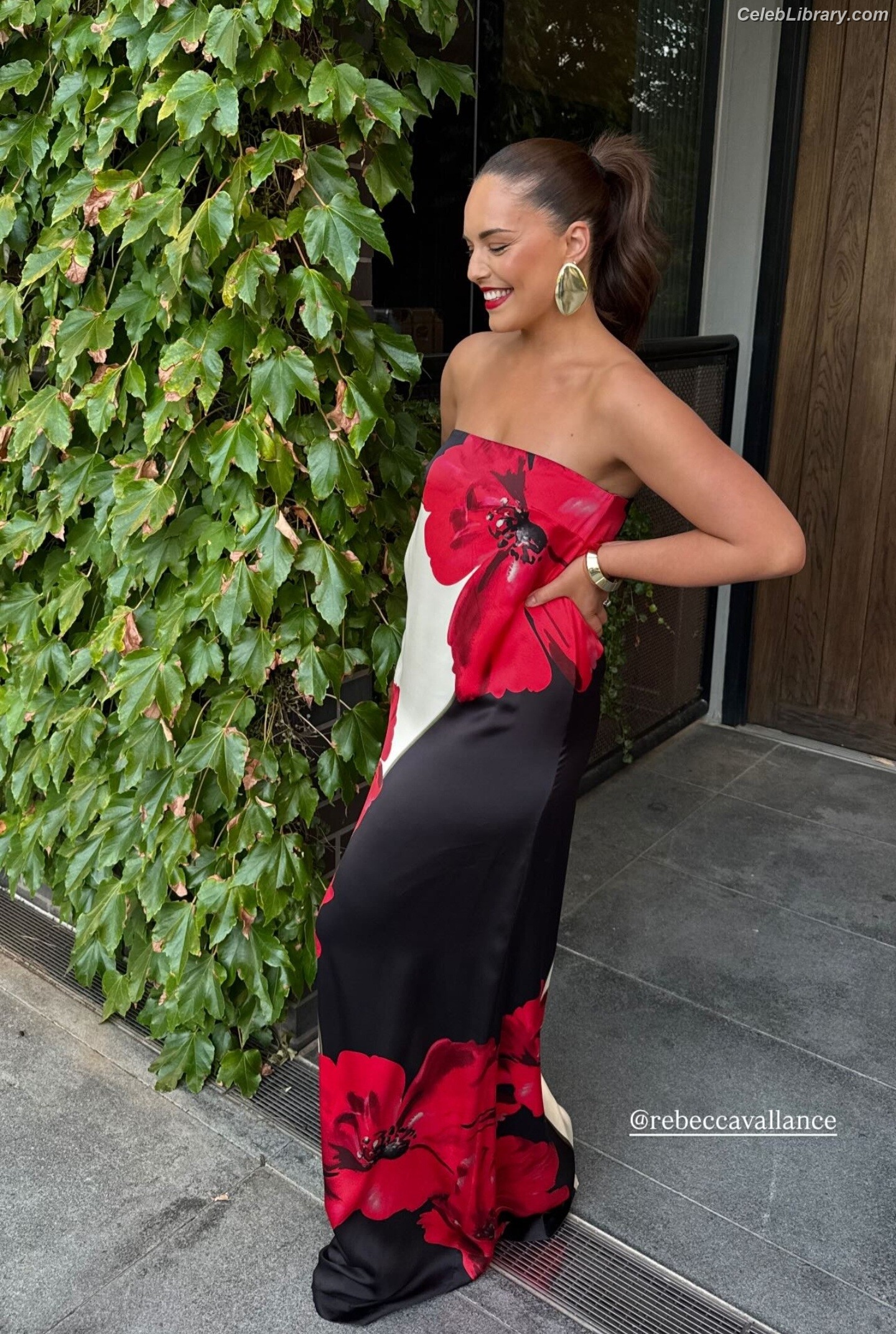 Olympia Valance photo 16 of 138