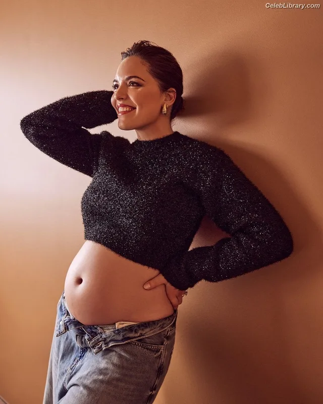 Olympia Valance photo 8 of 138