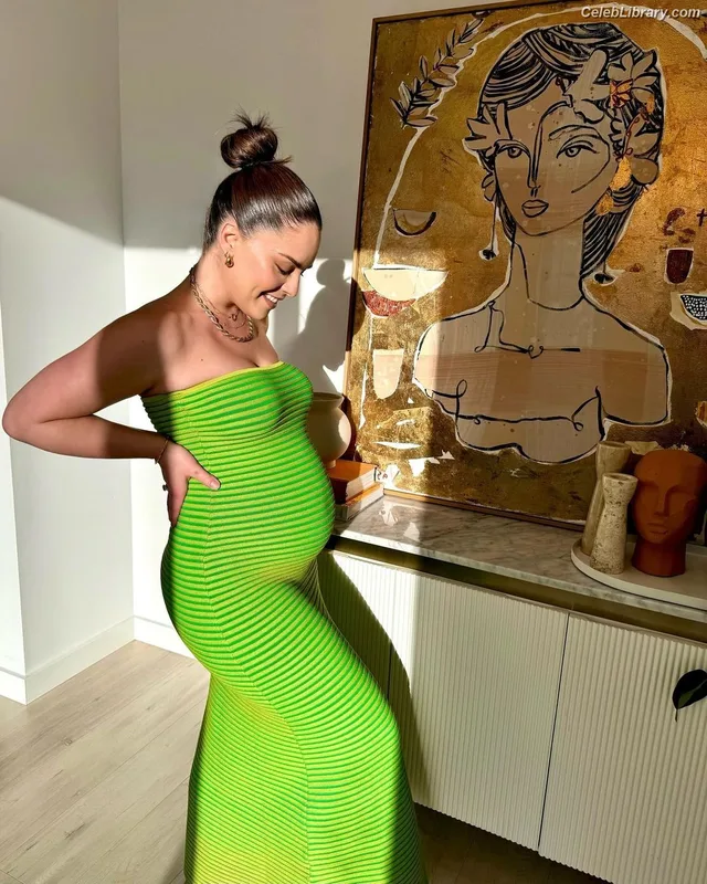 Olympia Valance photo 11 of 138
