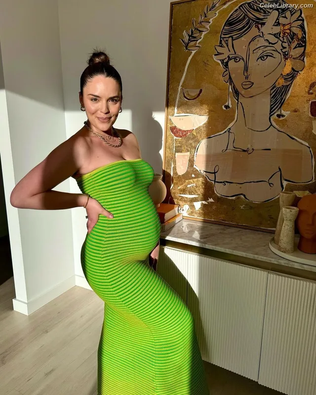 Olympia Valance photo 12 of 138