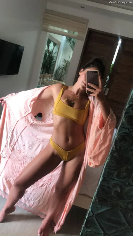 Olympia Valance photo 13 of 138