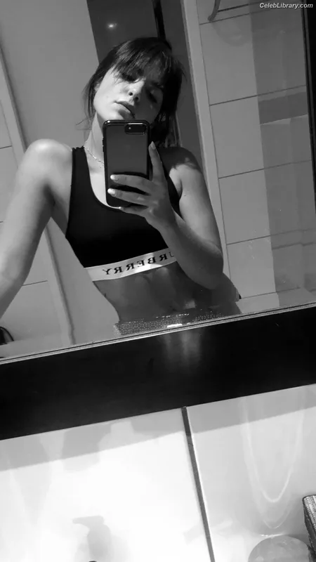 Olympia Valance photo 16 of 138