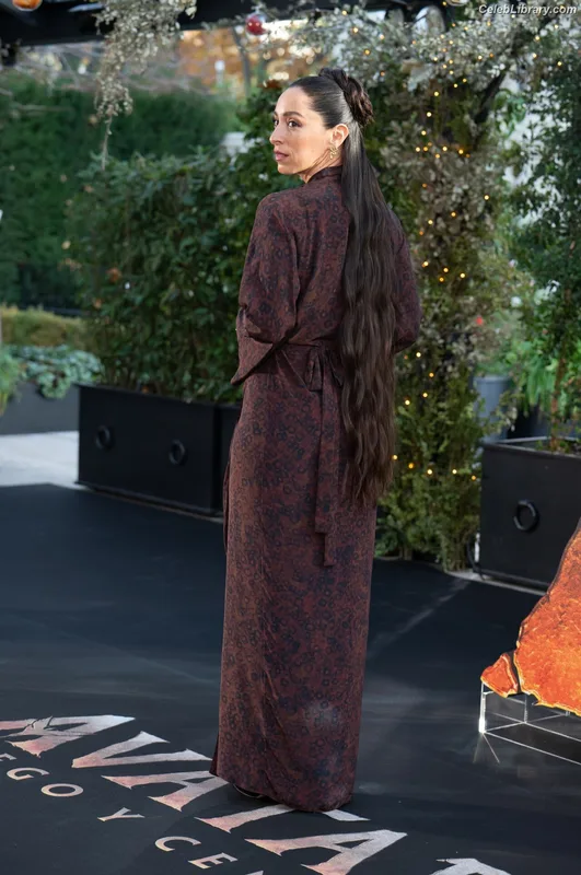 Oona Chaplin photo 5 of 60