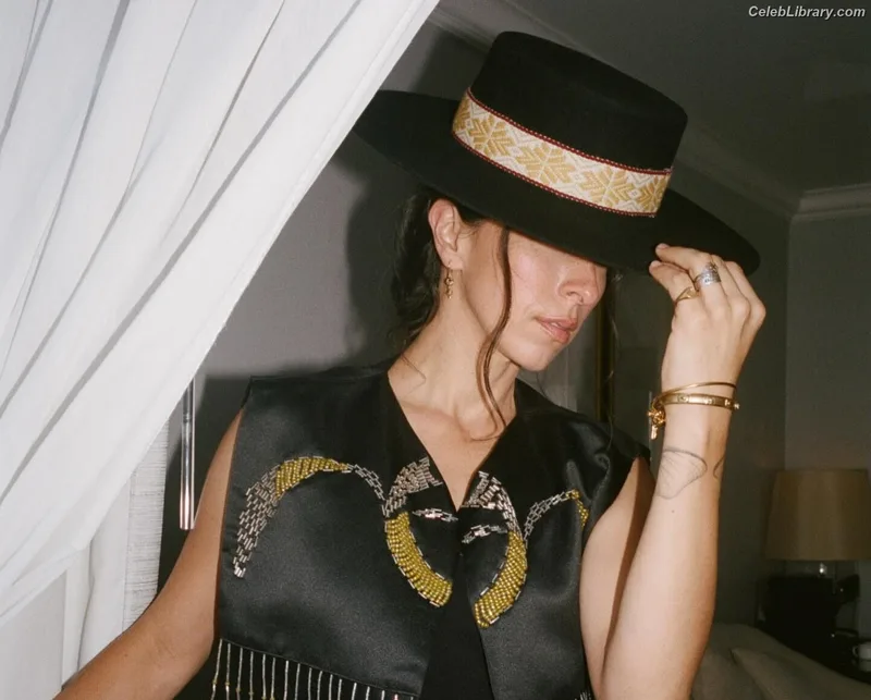 Oona Chaplin photo 23 of 60