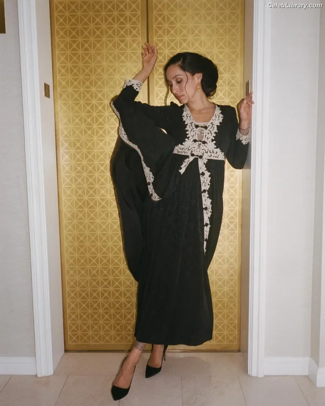 Oona Chaplin photo 5 of 60