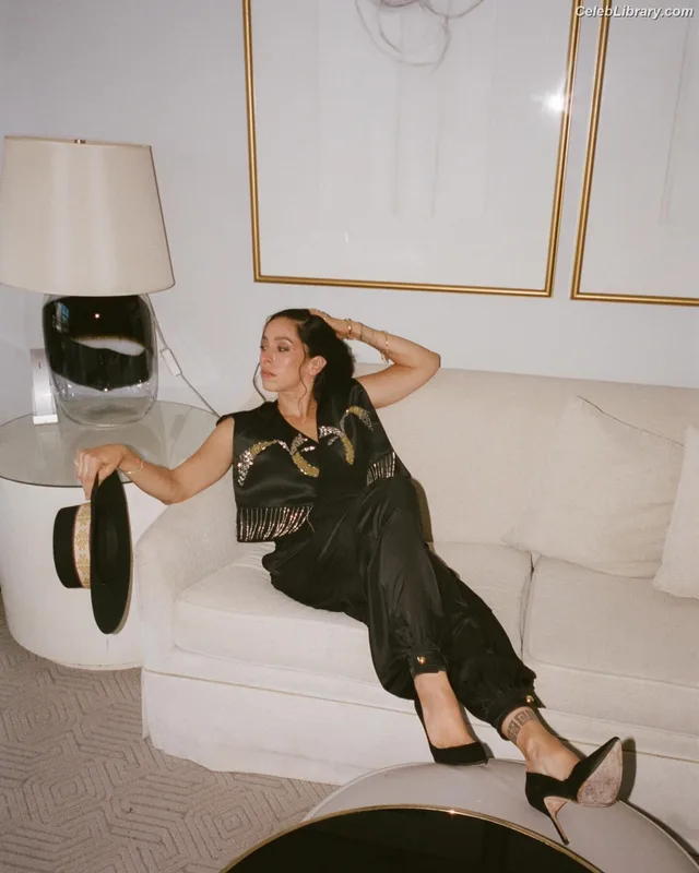 Oona Chaplin photo 9 of 60