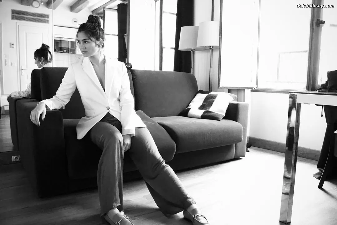 Ophélie Bau photo 1 of 66