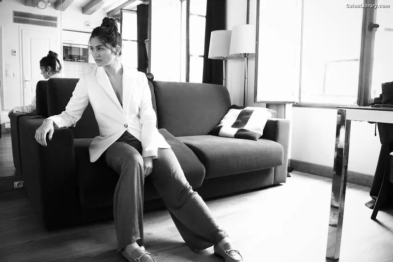 Ophélie Bau photo 1 of 67