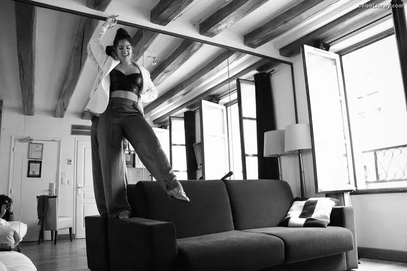 Ophélie Bau photo 2 of 67