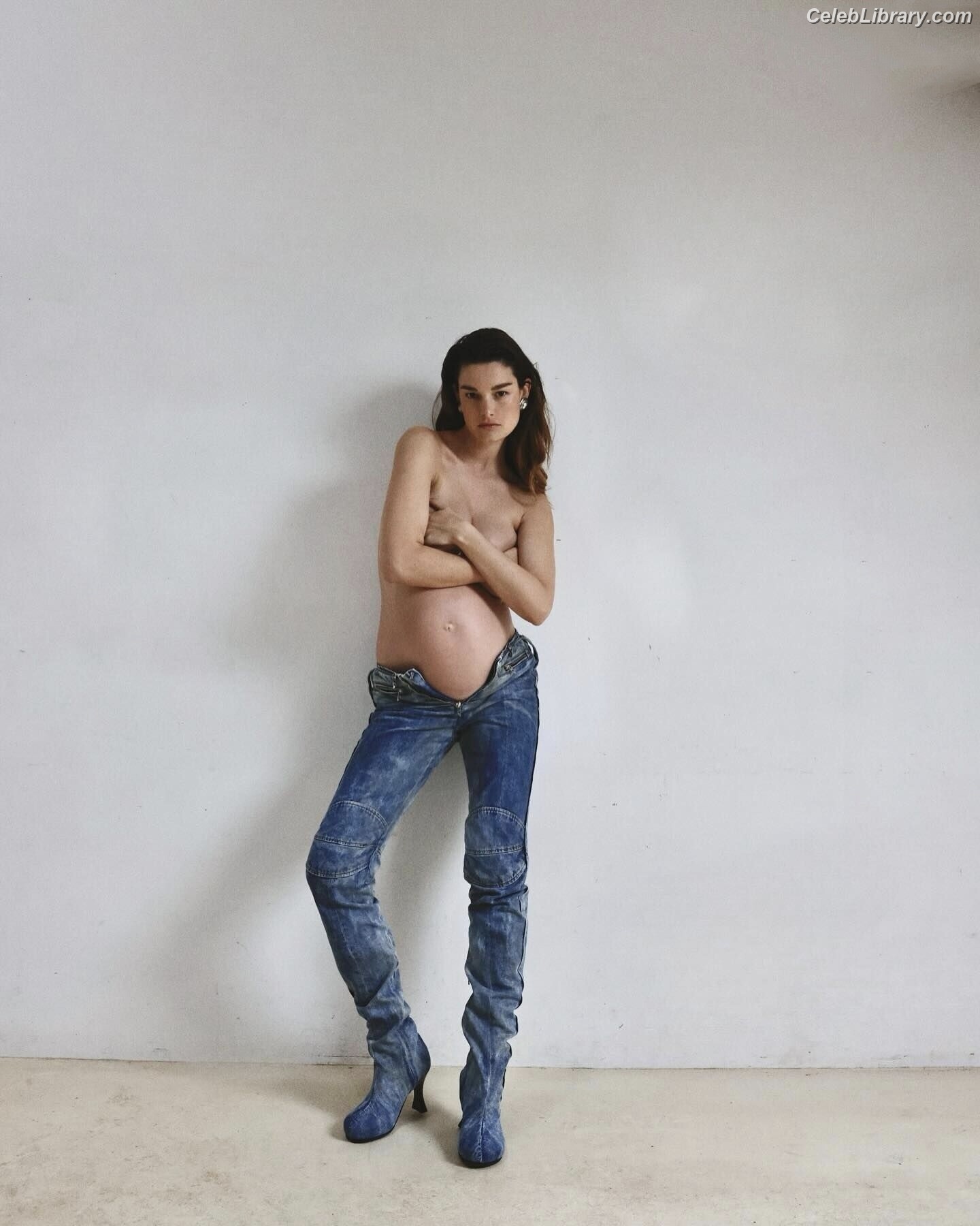 Ophelie Guillermand photo 1 of 130
