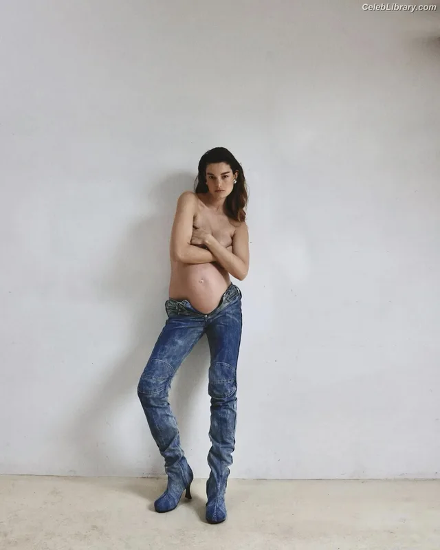Ophelie Guillermand photo 1 of 130