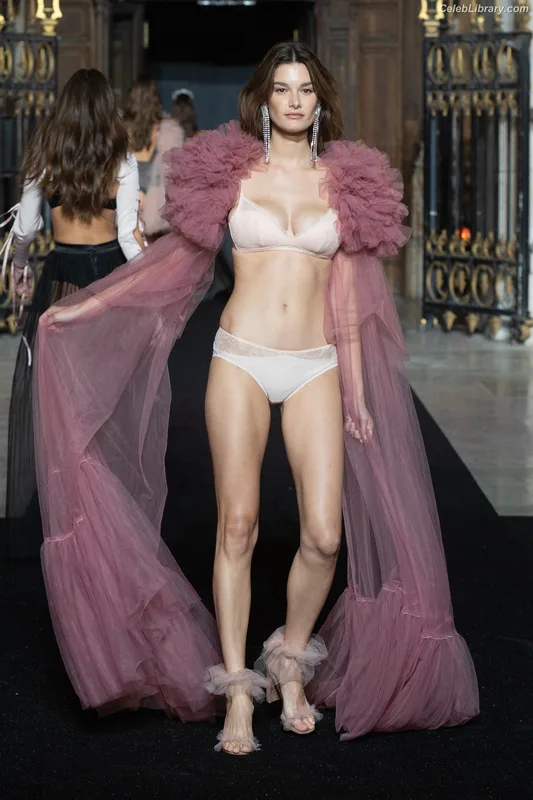 Ophelie Guillermand photo 7 of 130