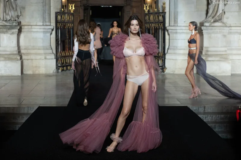 Ophelie Guillermand photo 9 of 130