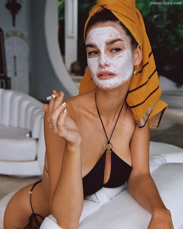 Ophelie Guillermand photo 2 of 130