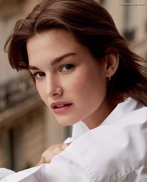 Ophelie Guillermand photo 10 of 130