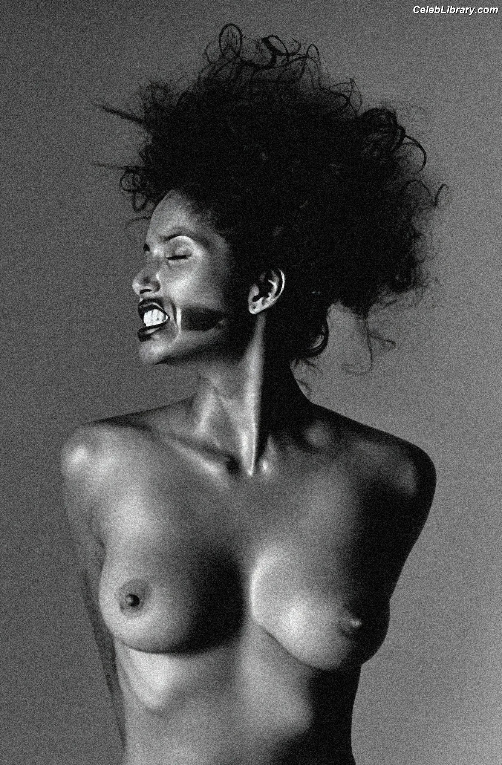 Padma Lakshmi photo 14 of 382