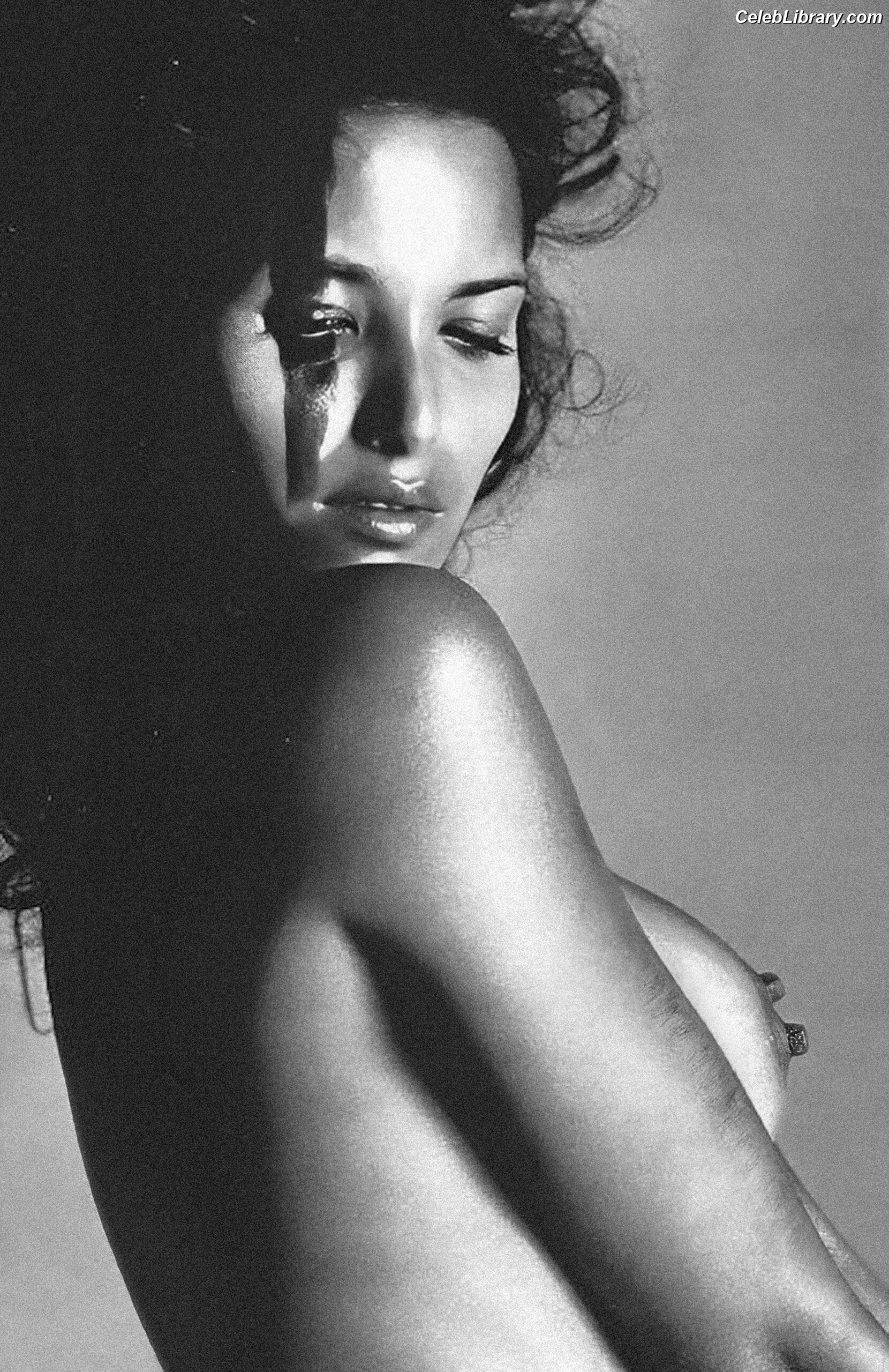 Padma Lakshmi photo 18 of 382