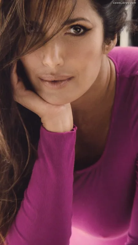 Padma Lakshmi photo 11 of 383