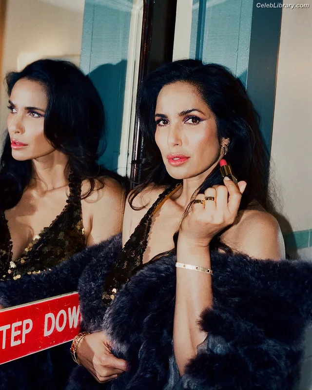 Padma Lakshmi photo 2 of 383
