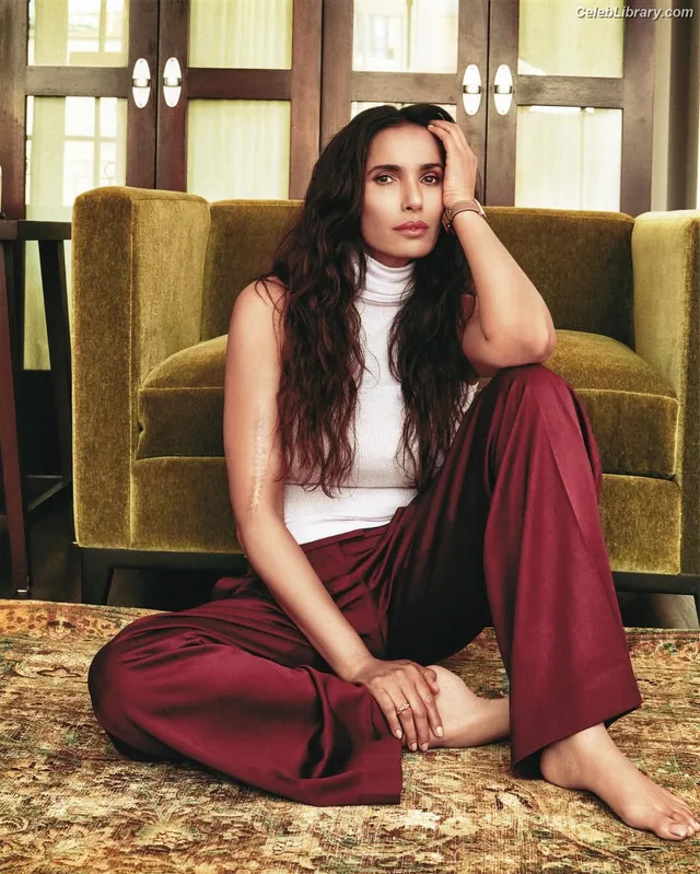 Padma Lakshmi photo 14 of 383