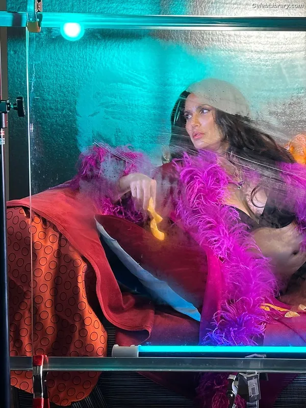Padma Lakshmi photo 6 of 383