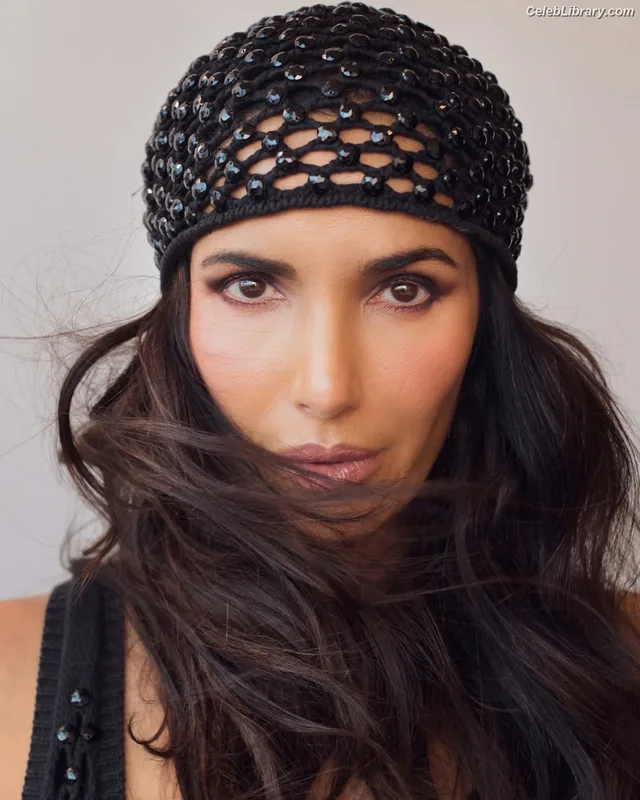 Padma Lakshmi photo 9 of 383