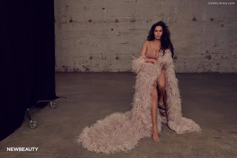 Padma Lakshmi photo 18 of 383