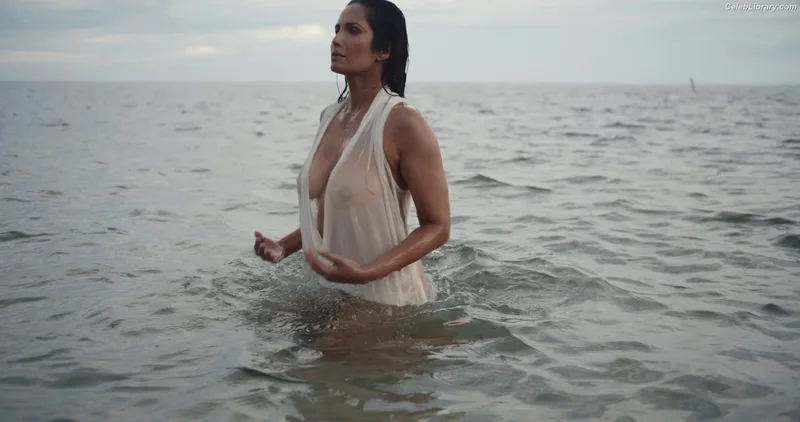 Padma Lakshmi photo 9 of 383