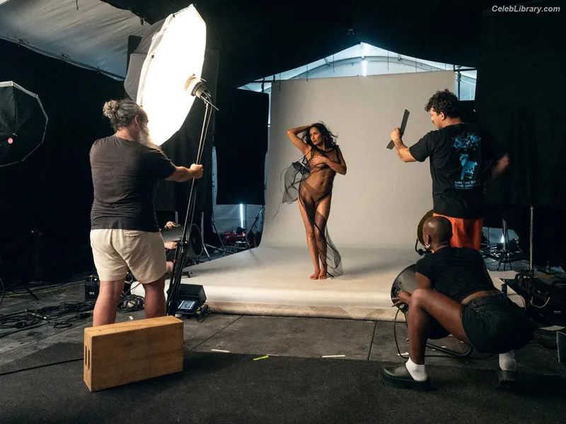 Padma Lakshmi photo 4 of 383