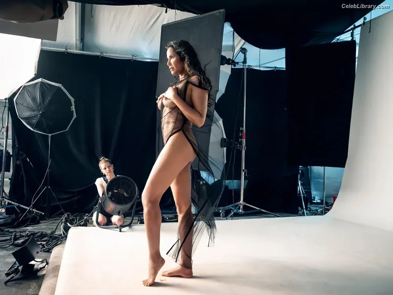 Padma Lakshmi photo 5 of 383