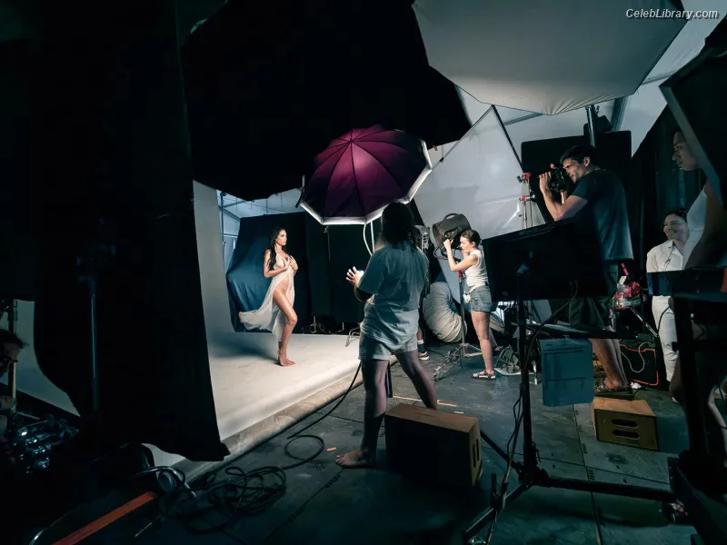 Padma Lakshmi photo 7 of 383