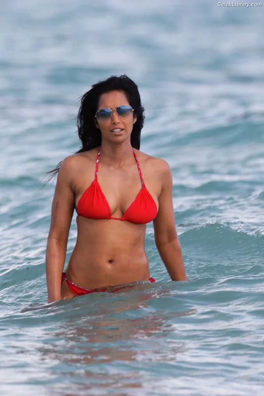 Padma Lakshmi photo 17 of 383