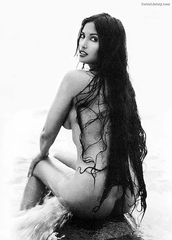 Padma Lakshmi photo 9 of 383