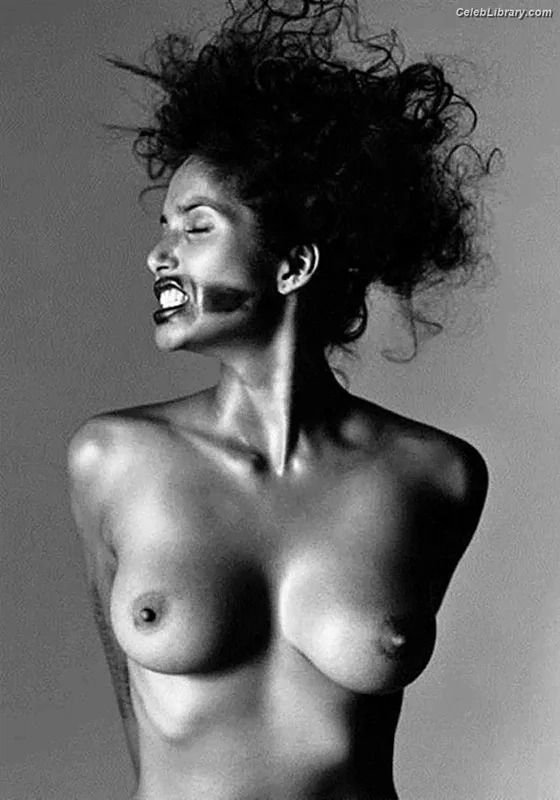Padma Lakshmi photo 11 of 383