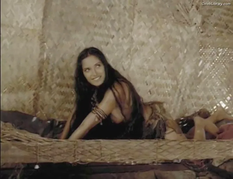 Padma Lakshmi photo 6 of 383