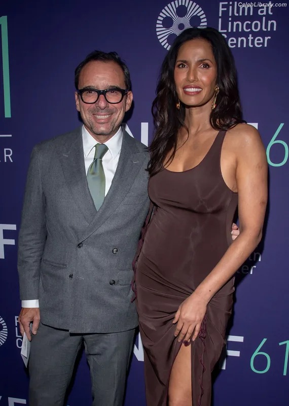 Padma Lakshmi photo 21 of 383