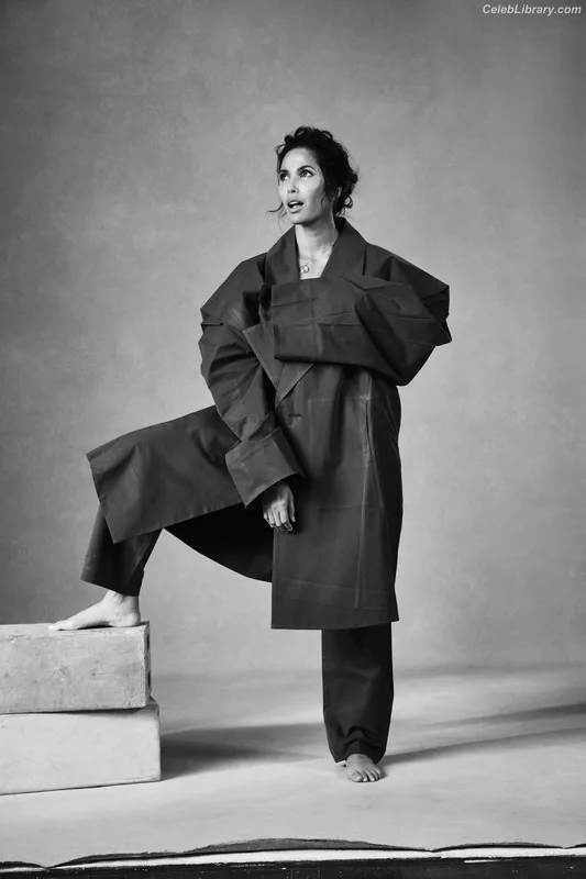 Padma Lakshmi photo 2 of 383