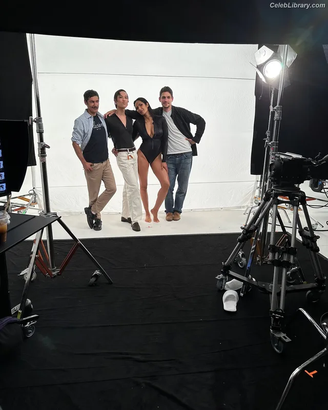 Padma Lakshmi photo 7 of 383