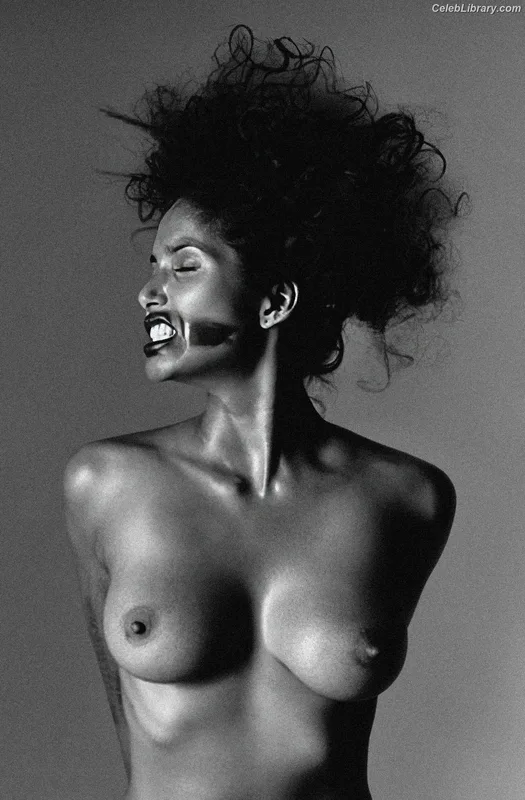 Padma Lakshmi photo 14 of 383