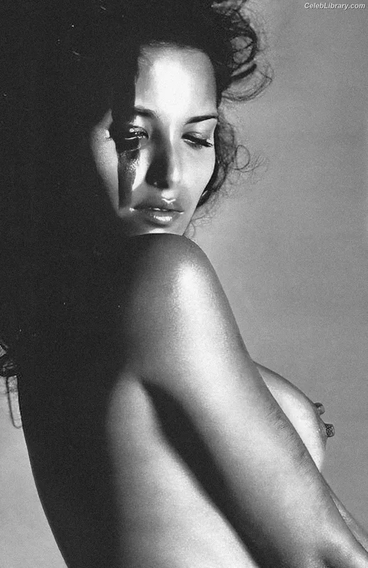 Padma Lakshmi photo 18 of 383